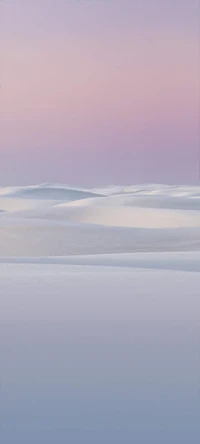 Serener Tundra-Horizont bei Dämmerung