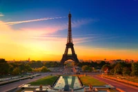 Tour Eiffel au crépuscule : Un paysage urbain époustouflant de Paris