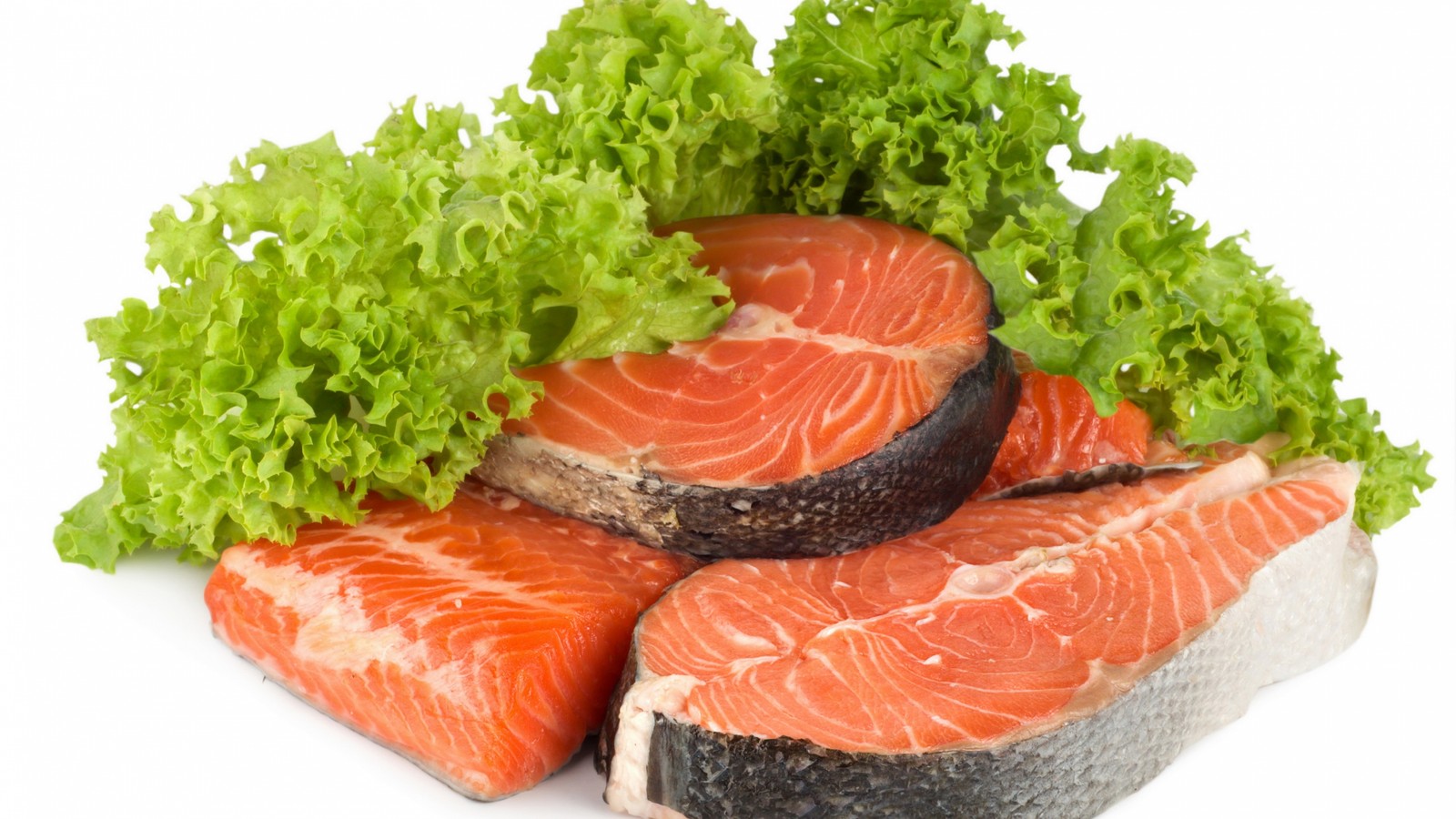 A close up of salmon steaks with lettuce and tomato on a white background (smoked salmon, food, dish, salmon, fish steak)