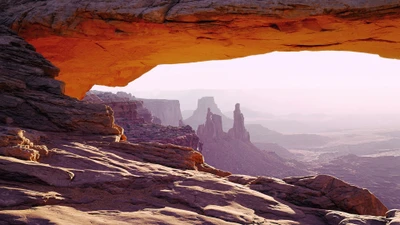 Arco Mesa al amanecer: una vista escénica del paisaje del Gran Cañón en Utah