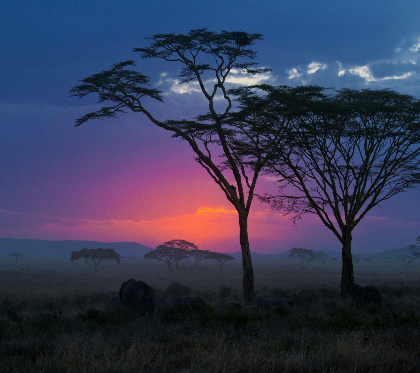 Descargar fondo de pantalla áfrica, azul, nubes, paisaje, rojo