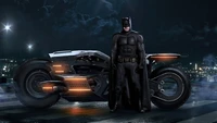 Batman mit seinem High-Tech-Motorrad in einer nächtlichen Stadtlandschaft