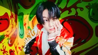 Jeno de NCT Dream dans un cadre vibrant et coloré inspiré par "Hot Sauce".