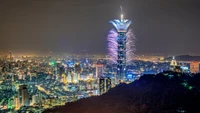 Taipei 101 iluminado: Un espectacular horizonte nocturno de la ciudad capital