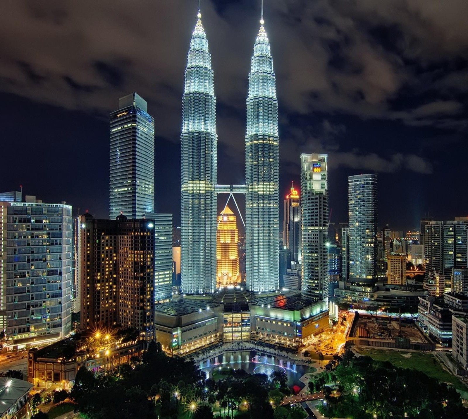 Téléchargez le fond d'écran bâtiment, kuala lumpur, lumières, nuit, ville