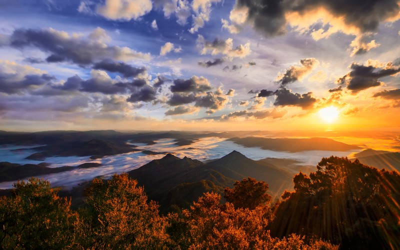 Вид на закат солнца над горами и облаками (mount warning, австралия, пейзаж, облачное небо, закат)