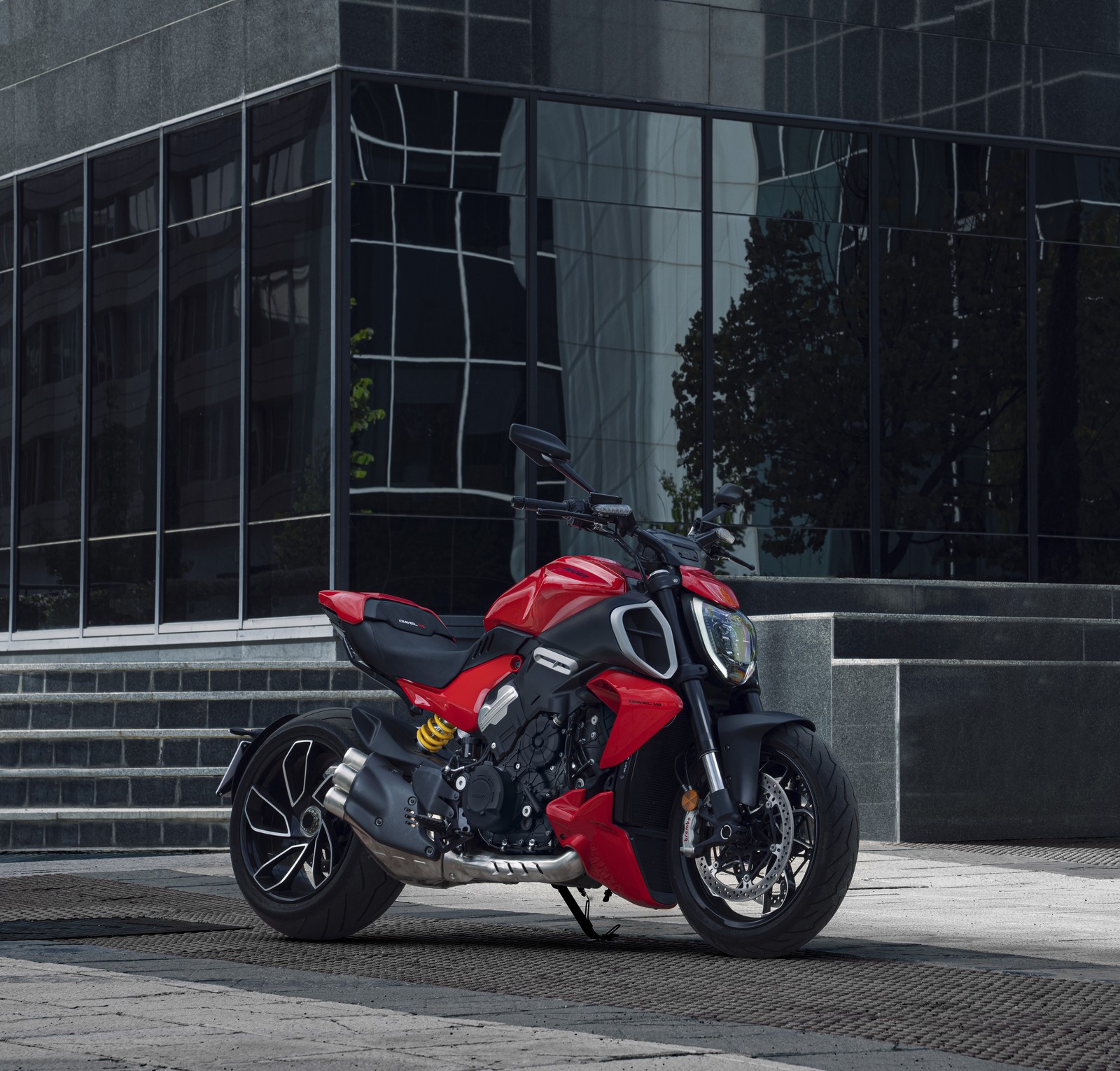 Arafed motorcycle parked on the sidewalk in front of a building (ducati diavel v4, 5k, sports bikes, muscle cruiser, 2023)