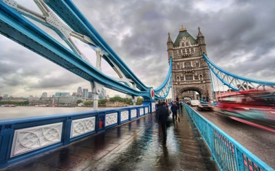 Tower Bridge : Pont suspendu emblématique au-dessus de la rivière Thames à Londres