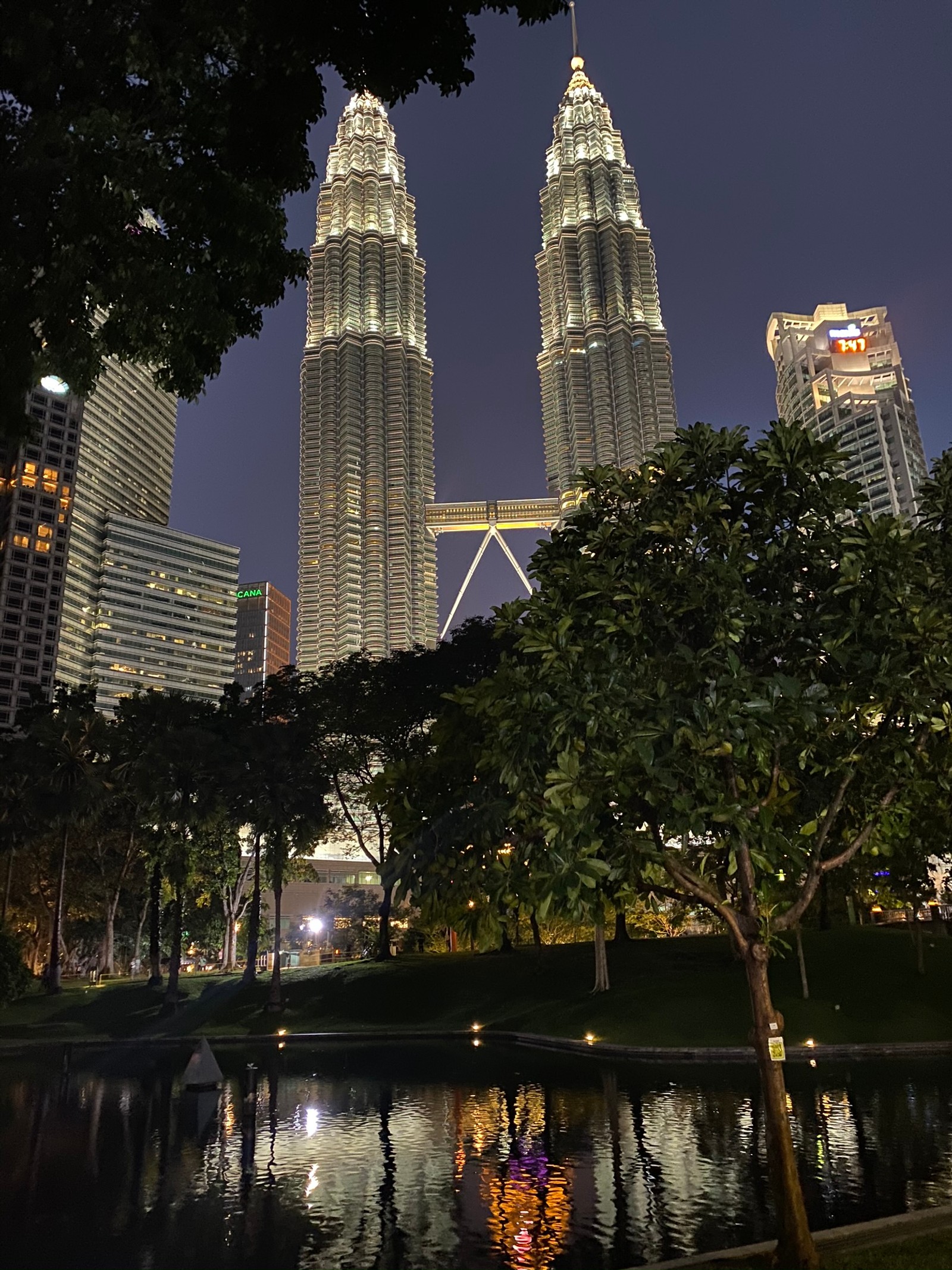 Скачать обои петронас, кuala lumpur, башенный блок, дневное время, город