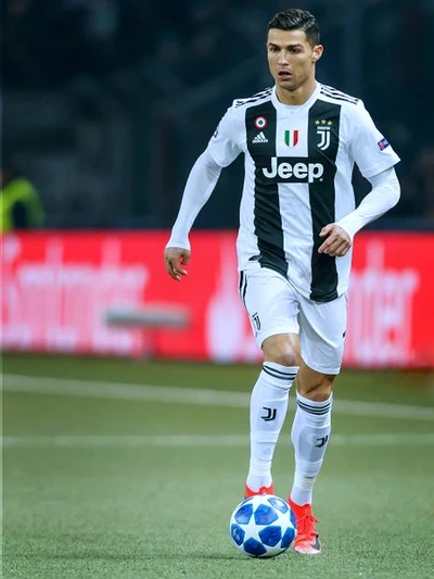 Cristiano Ronaldo en el uniforme local de la Juventus, temporada 2018-2019