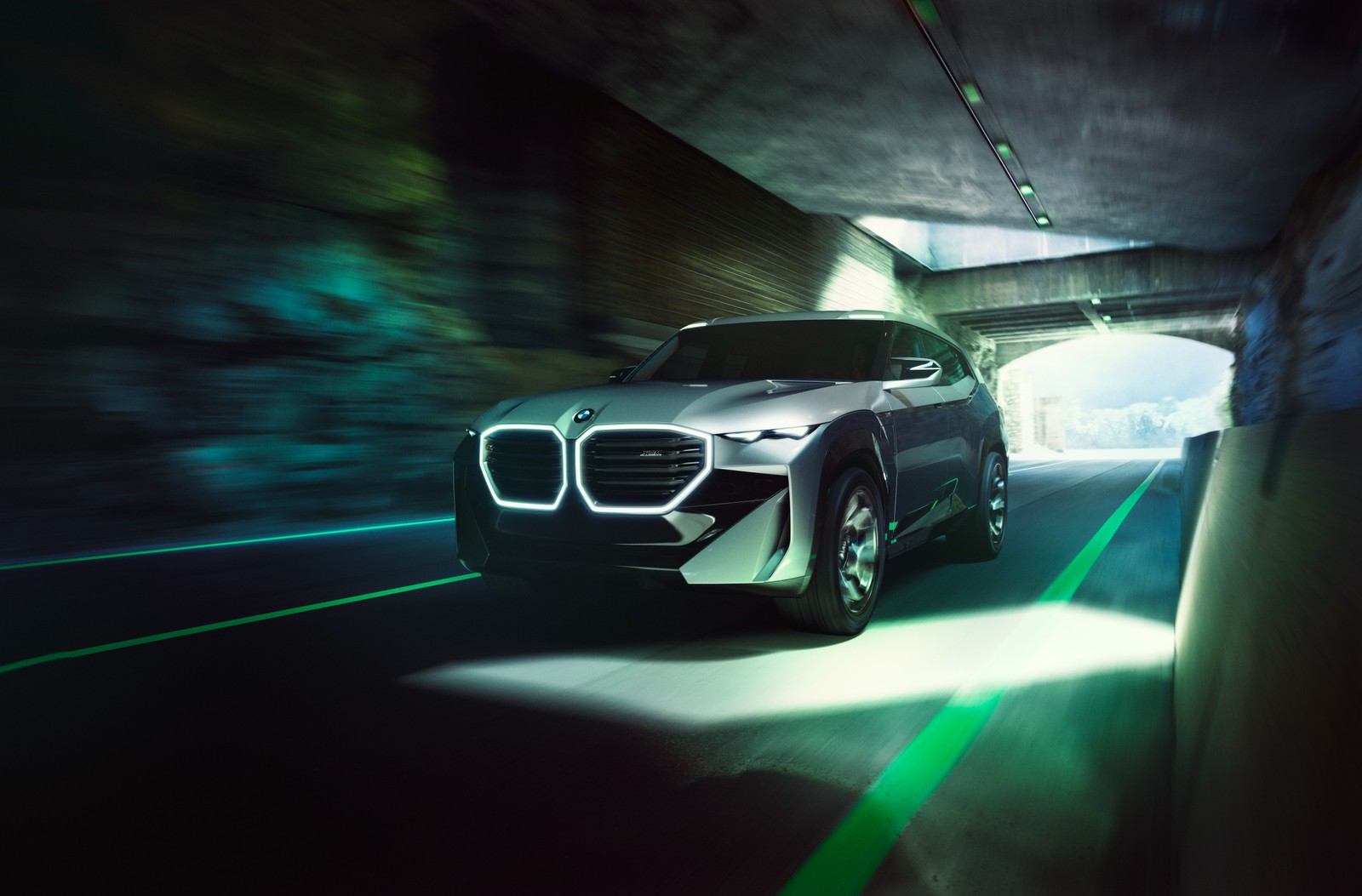 Suv conceptuel bmw traversant un tunnel avec une lumière verte (bmw concept xm, suv hybride rechargeable, voitures conceptuelles, 2022, 5k)