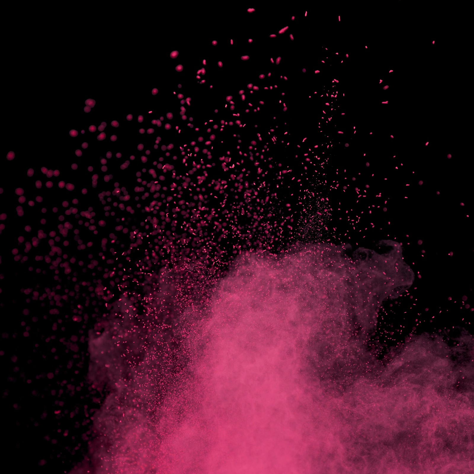 El polvo de arafed vuela en el aire sobre un fondo negro (color, explosión, relámpago, magenta, nova)