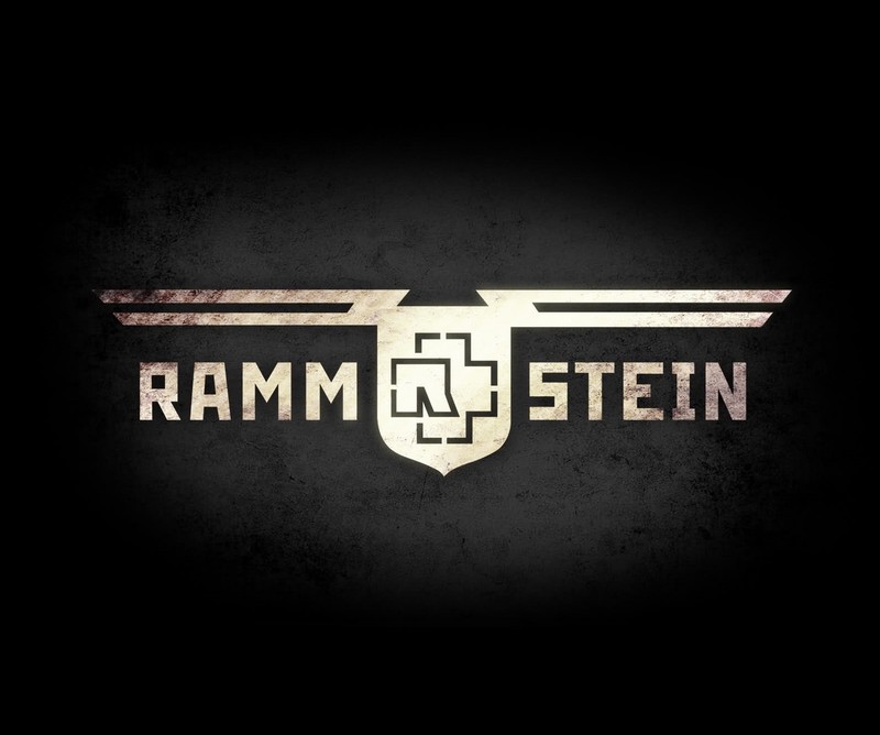 A black background with a gold emblem and a black background (germany, metal, rammstein, rock)