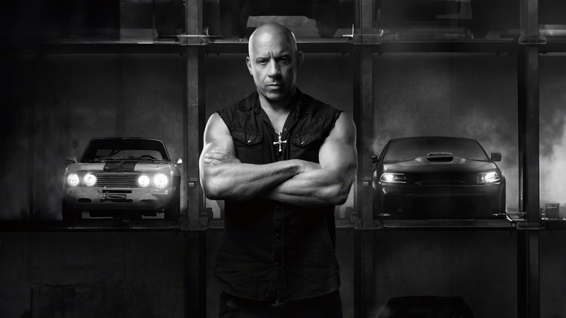 Мужчина стоит перед полкой с машинами (вин дизель как доминик торетто, vin diesel as dominic toretto, форсаж х, fast x, фильмы 2023)