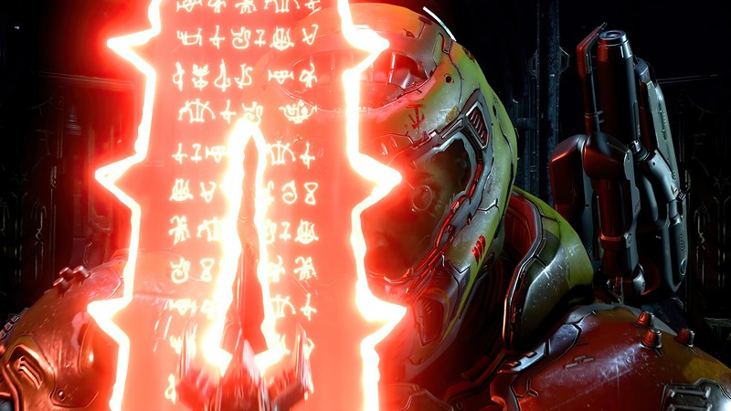 Крупный план человека в шлеме с светящимся светом (doom eternal, видеоигра, думгай, doomguy, меч)