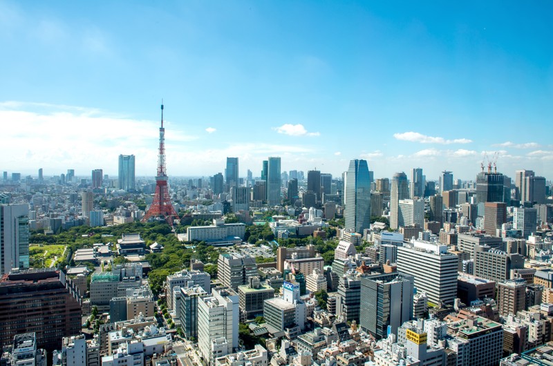 Высший вид города с высокими зданиями и башней (токийская башня, tokyo tower, городской пейзаж, город, городская территория)