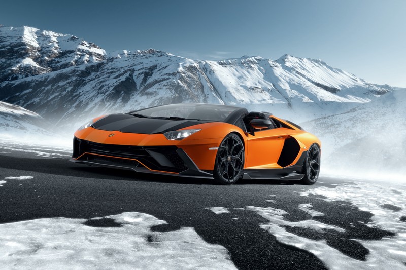 Оранжевый лямбо едет по заснеженной дороге на фоне гор (lamborghini aventador lp 780 4 ultimae roadster, novitec, 5k, 8k, машины)