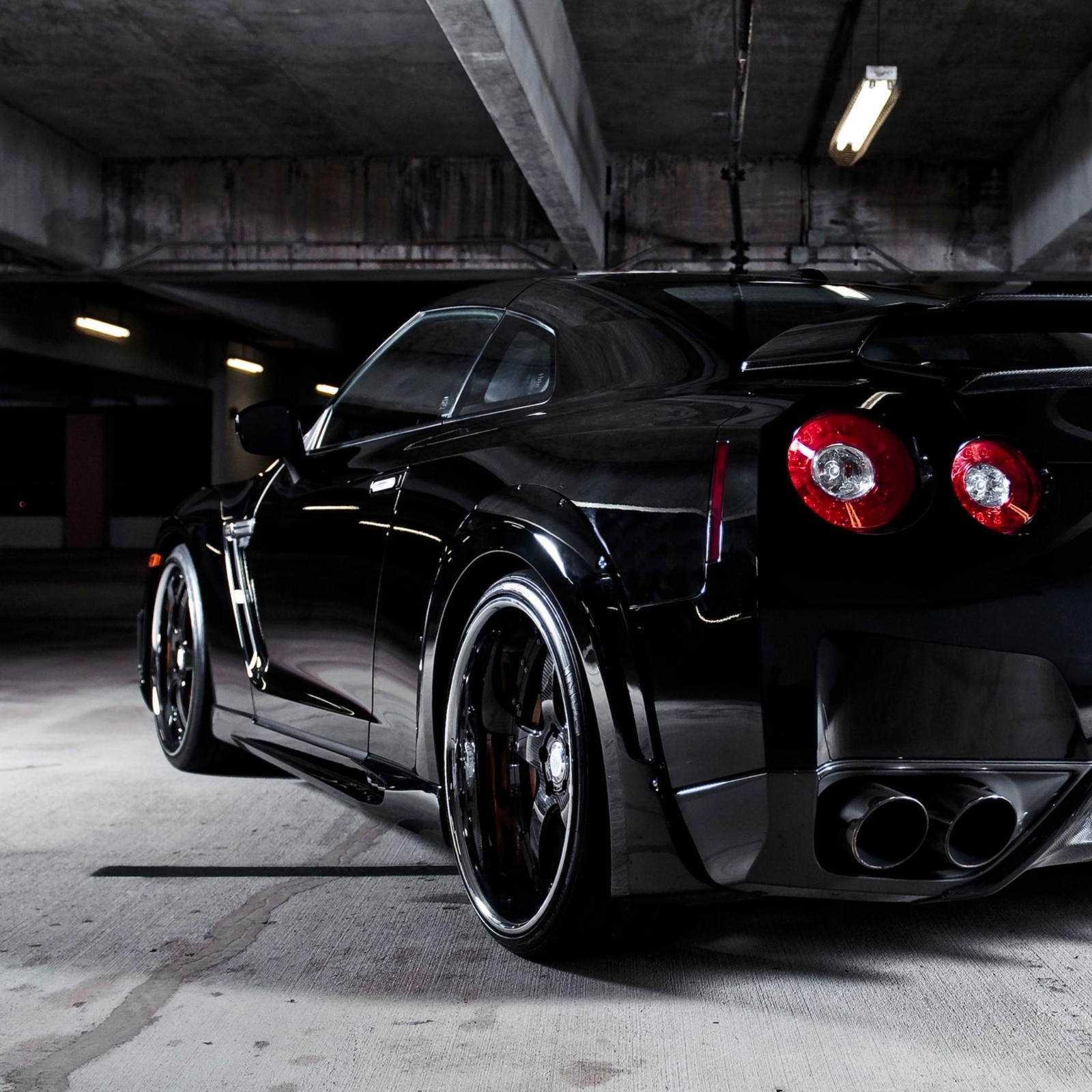 Arafed black sports car parked in a parking garage (nd, th)