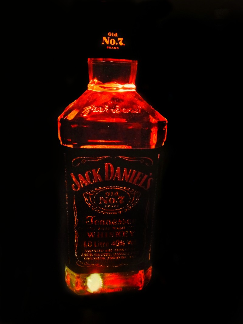 Арабская бутылка виски jack daniels, освещенная в темноте (alchohol, напиток, джек даниэльс, jack daniels, любовь)