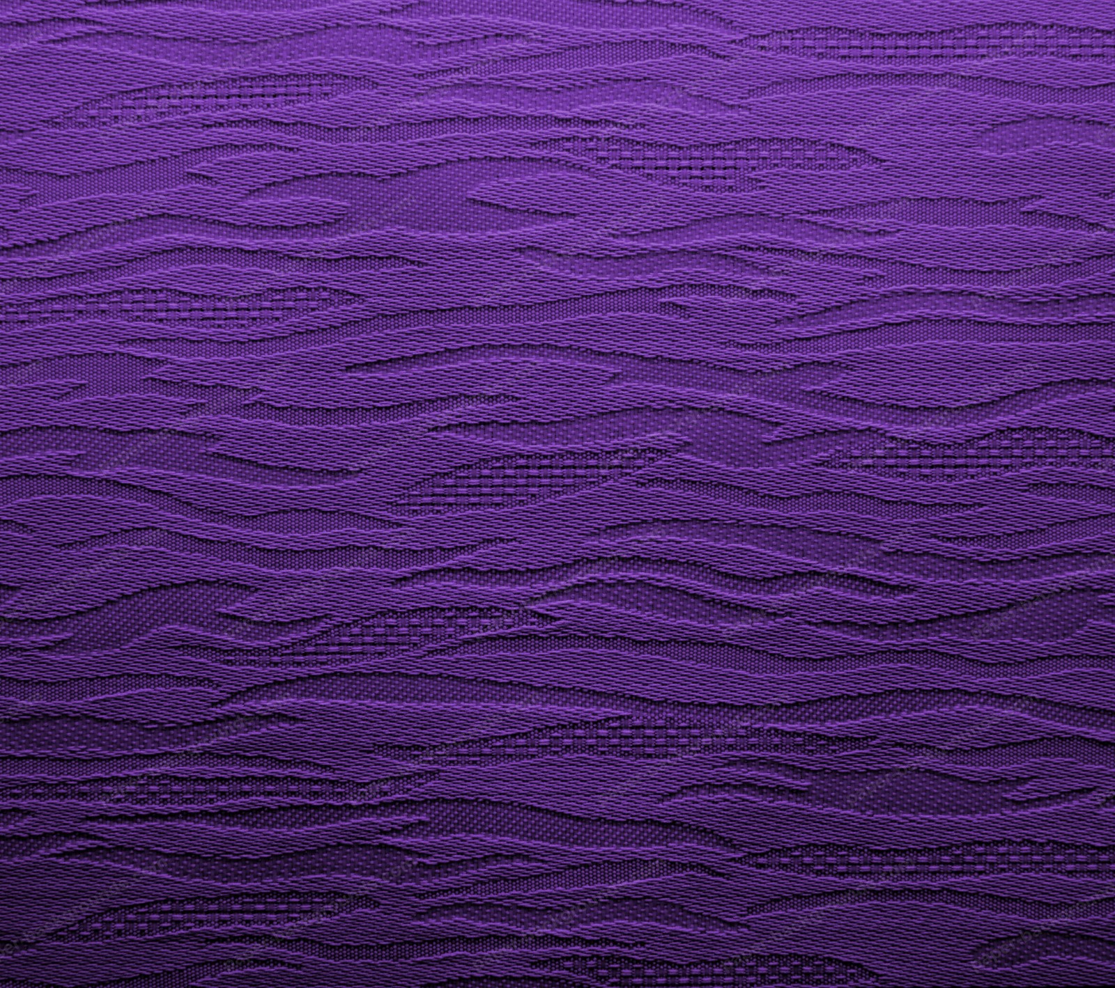 Tissu texturé violet avec des lignes ondulées (arrière plan, matériau, violet, texture)