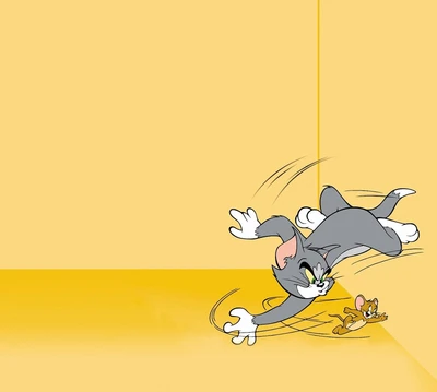 Tom y Jerry en una clásica escena de persecución contra un fondo amarillo brillante.