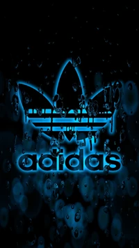 Logo iluminado de Adidas con gotas de agua