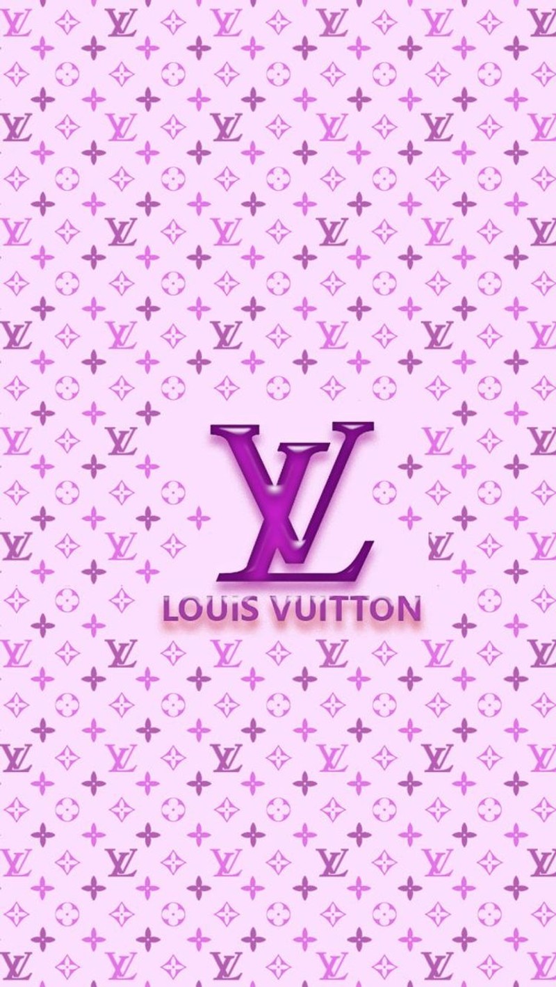 Крупный план фиолетового логотипа louis vuitton на розовом фоне (луи виттон, louis vuitton, розовый)