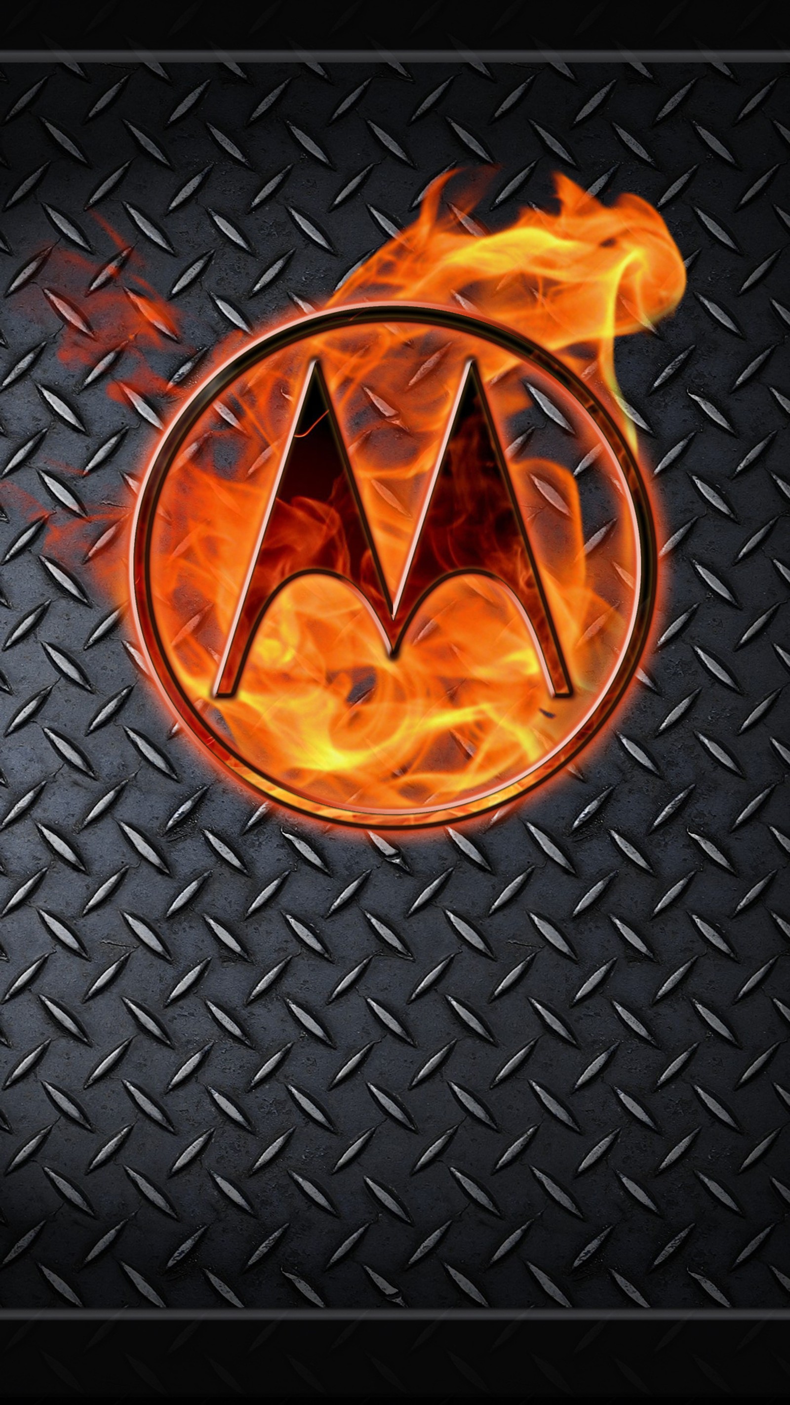 A close up of a fire motorola logo on a metal background (black, fire, fosco, logo, metal)