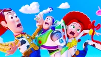 Woody, Buzz Lightyear e Jessie em um momento excêntrico de Toy Story 4