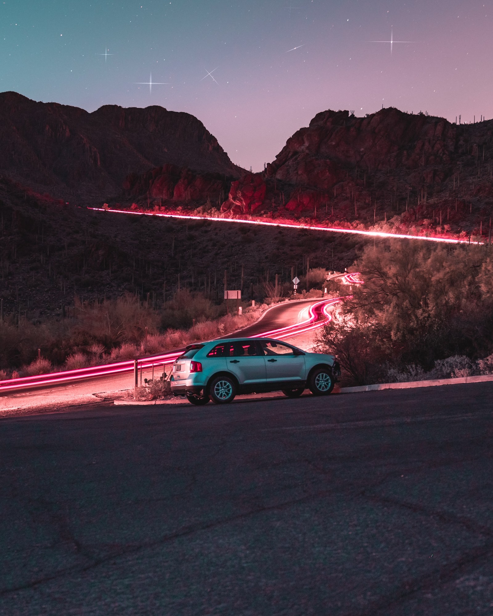 Descargar fondo de pantalla coche, noche, coche urbano, camino, coche mediano