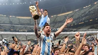 L'Argentine célèbre la victoire à la Coupe du Monde de la FIFA avec Messi et l'équipe