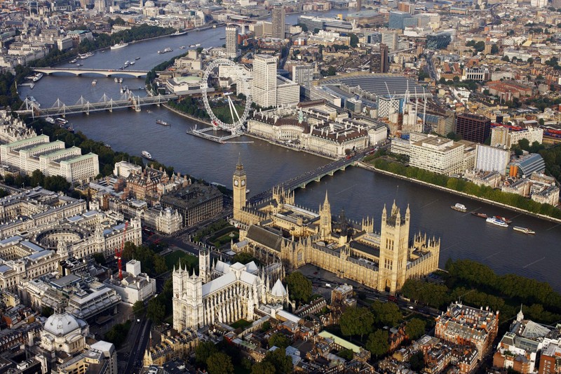 Аэроснимок города лондон с рекой темзой и биг-беном (биг бен, big ben, вестминстерский дворец, река темза, городская территория)