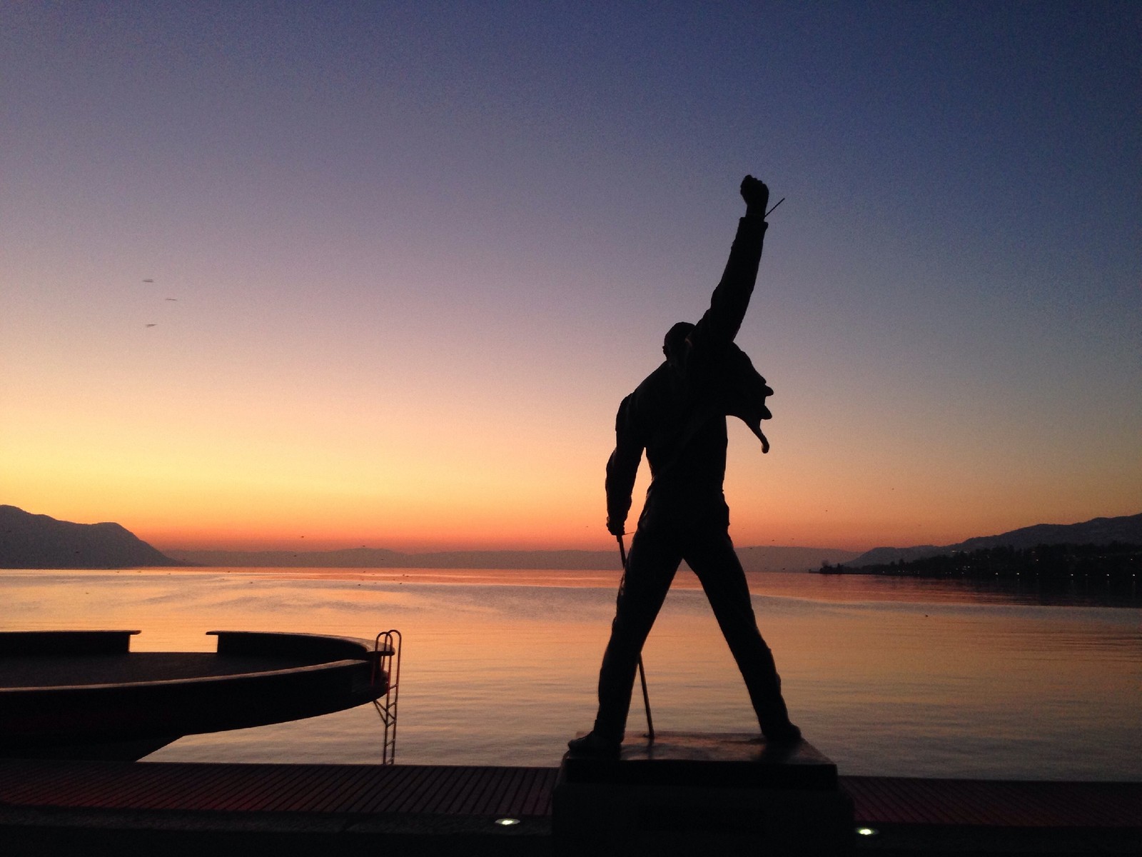 Descargar fondo de pantalla queen, atardecer, silueta, estatua, amanecer