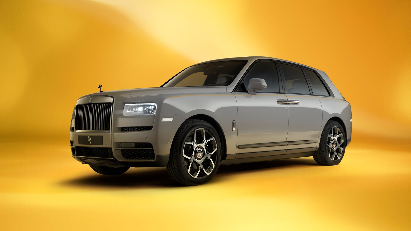 Скачать обои роллс ройс кулинан, rolls royce cullinan, tempest grey, оранжевый фон, 5k