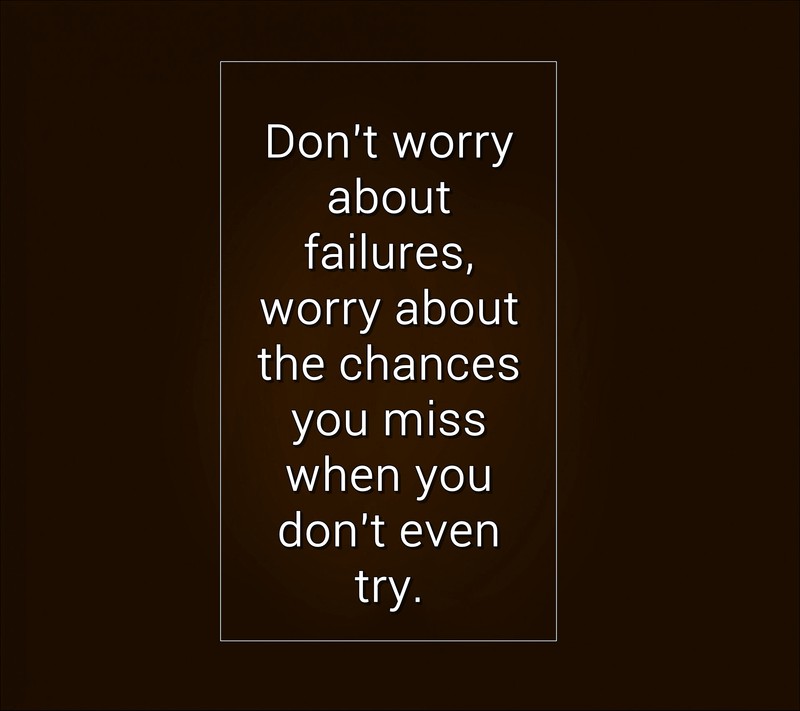Изображение цитаты, которая говорит, не беспокойтесь о неудаче, беспокойтесь о возможностях, которые вы упустили (шанс, крутой, неудача, жизнь, мисс)