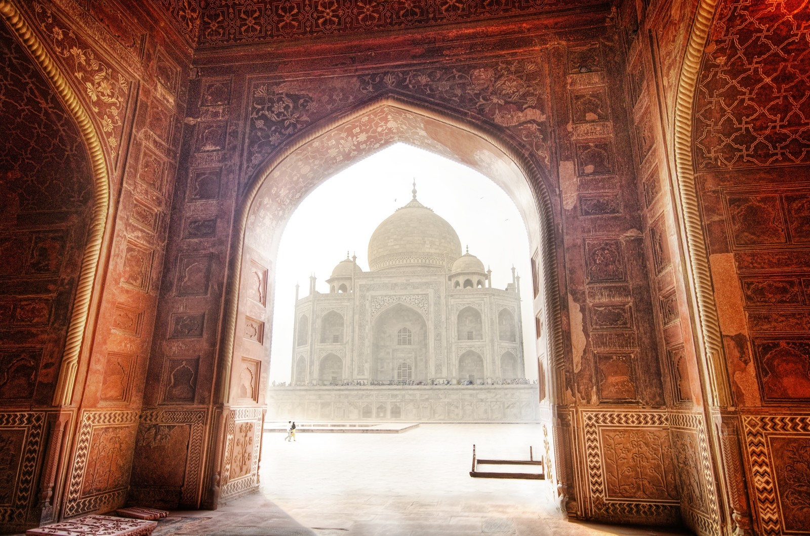 A close up of a doorway with a building in the background (taj mahal, arch, building, historic site, column)