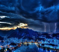 Paysage dramatique et orageux sur Rio de Janeiro au crépuscule