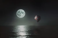 Ballon à air chaud enchanteur glissant sous une pleine lune au-dessus d'une mer sereine