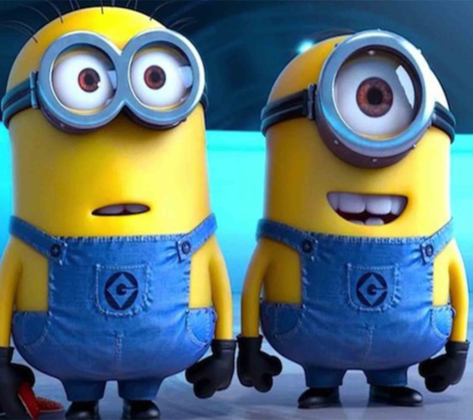 Deux minions se tiennent côte à côte dans une pièce (mignon, minions)