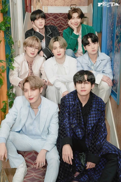 Les membres de BTS ont posé avec style sur des escaliers