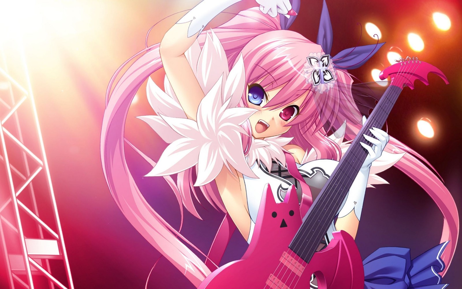 Chica de anime con cabello rosa sosteniendo una guitarra frente a un escenario (anime, kawaii, ternura, manga, rosa)