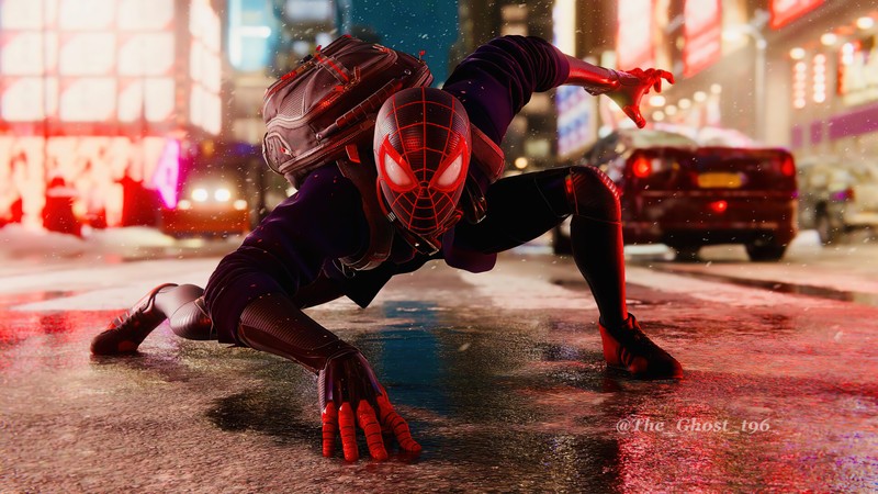 Человек-паук в костюме ползет по улице (marvels spider man miles morales, playstation 5, ps5, ps4, видеоигра)