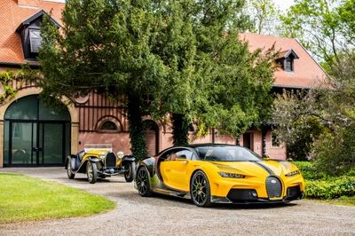 Bugatti Chiron Super Sport и классический Bugatti в элегантной обстановке