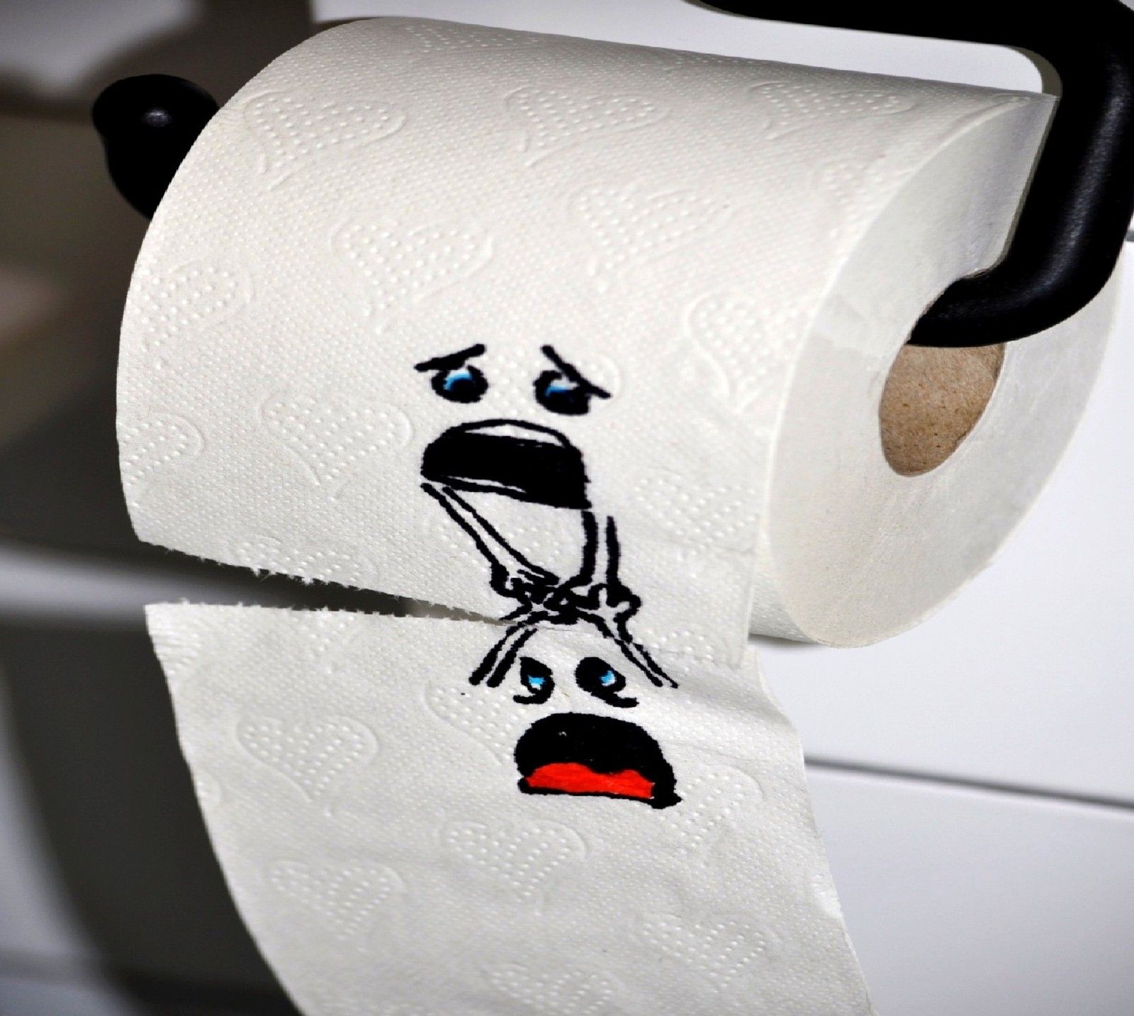 Papier toilette avec un dessin de caricature dessus (sadness and pain)