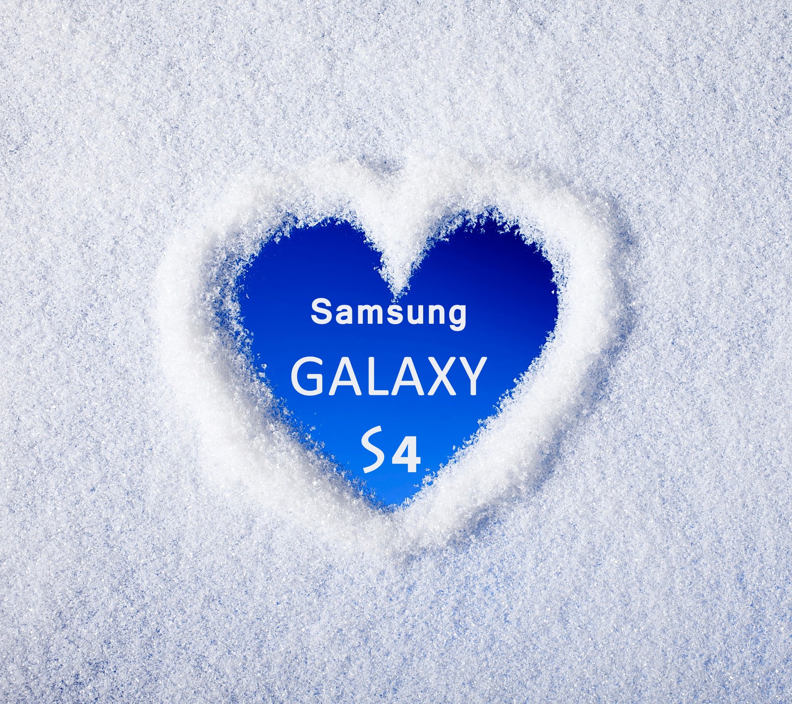 Un gros plan d'un samsung galaxy s4 en forme de cœur couvert de neige (bleu, cœur, amour, neige, hiver)