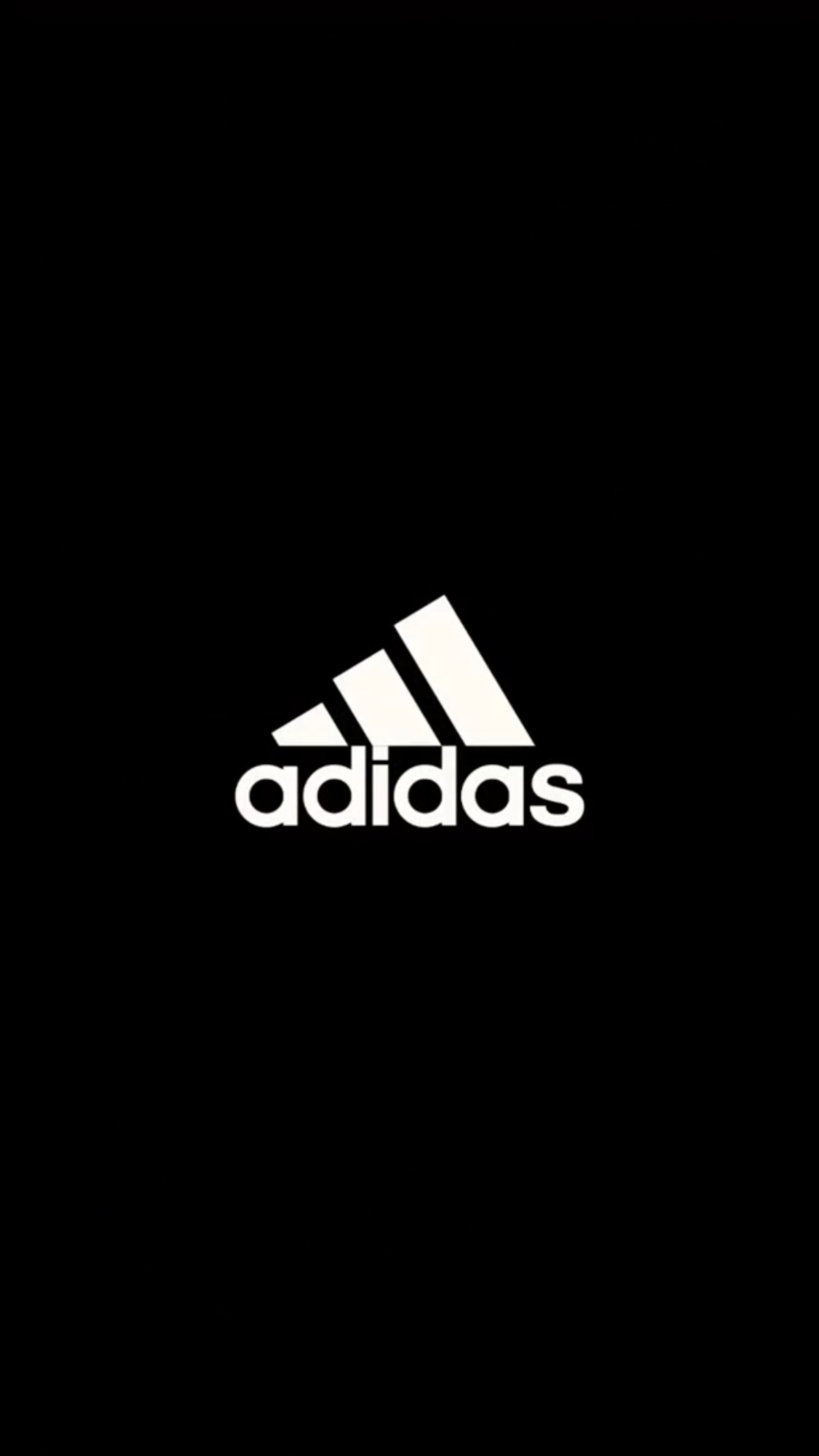 Черно-белый логотип adidas на черном фоне (барселона, barcelona, дибала, dybala, фифа)