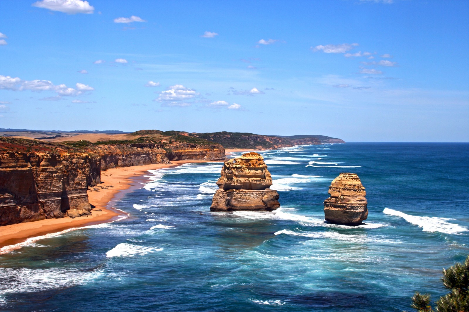 Close em duas grandes pedras perto do oceano (costa, mar, oceano, cabo, viagem)