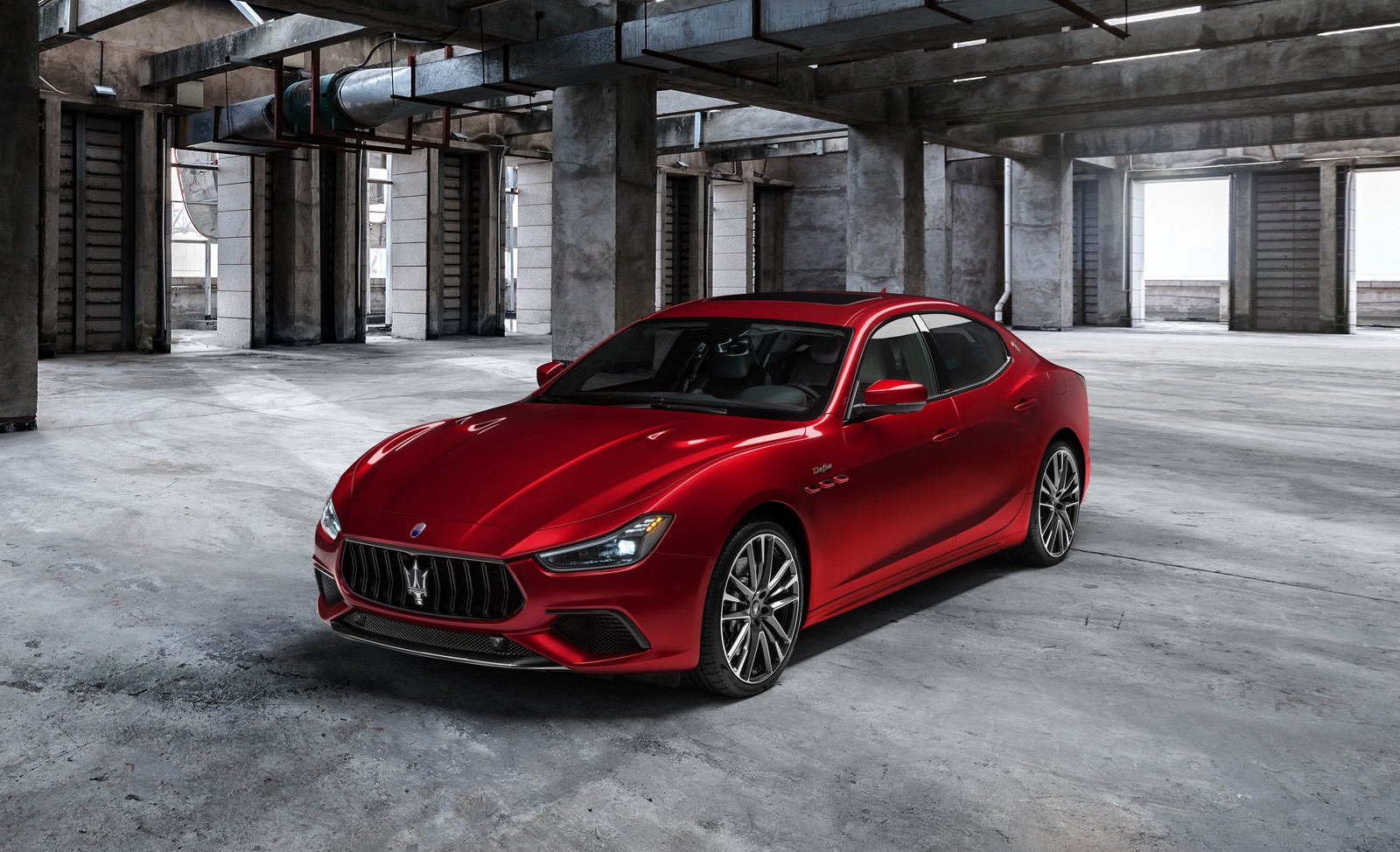 El maserati es un sedán compacto con un diseño elegante (maserati ghibli trofeo, 2020, 5k, coches, fondo de pantalla 4k)