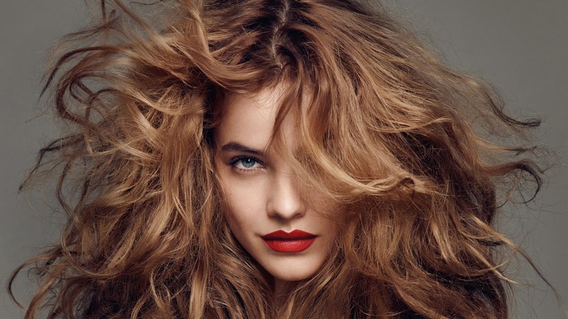 Gros plan sur une femme aux longs cheveux et au rouge à lèvres rouge (barbara palvin, célébrité, modèle, blonde, filles)