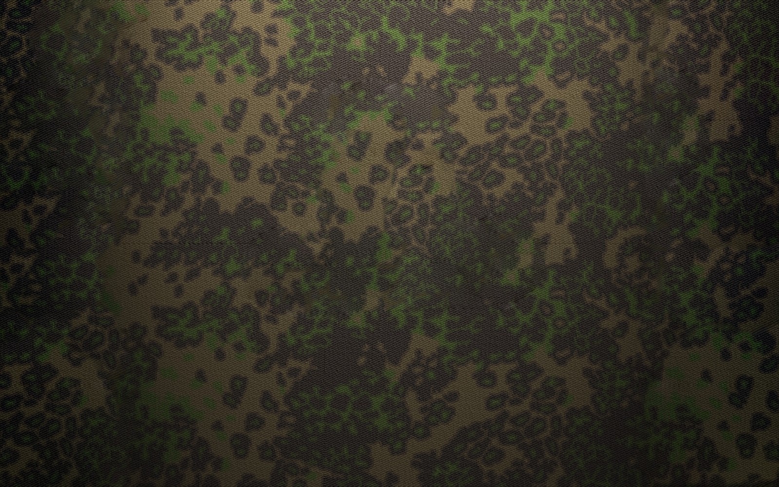 Nahaufnahme von camouflage-tapete mit grünem und schwarzem muster (vegetation, grün, muster, wald, dschungel)